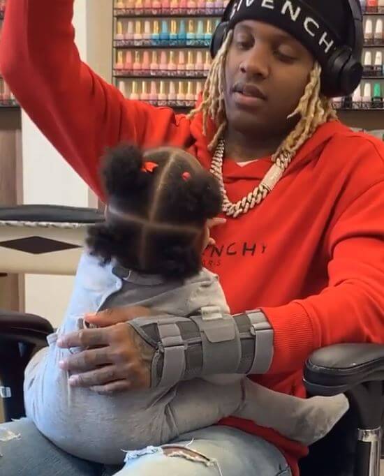 Willow Banks playing with her father Lil Durk.